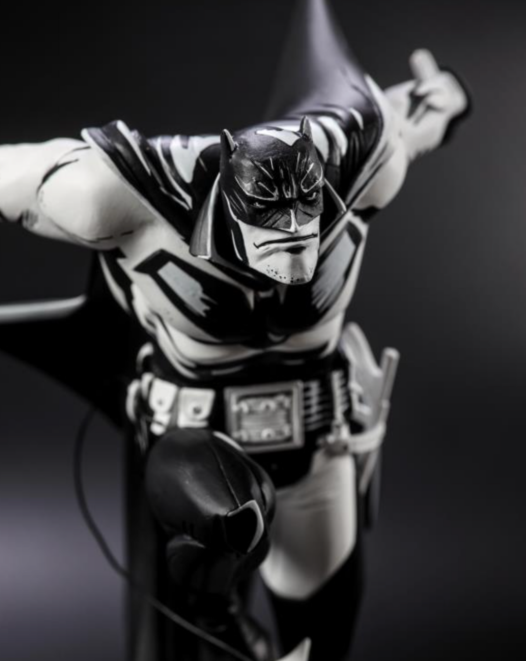 Batman White Knight Batman Black & White Batman (Sean Murphy Sketch Edition) 1/10 Scale Limited Edition Statue - Infinity Collectables  - #tag1#