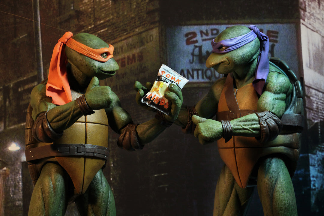 NECA Teenage Mutant Ninja Turtles (1990 Movie) Michelangelo 1/4 Scale Action Figure