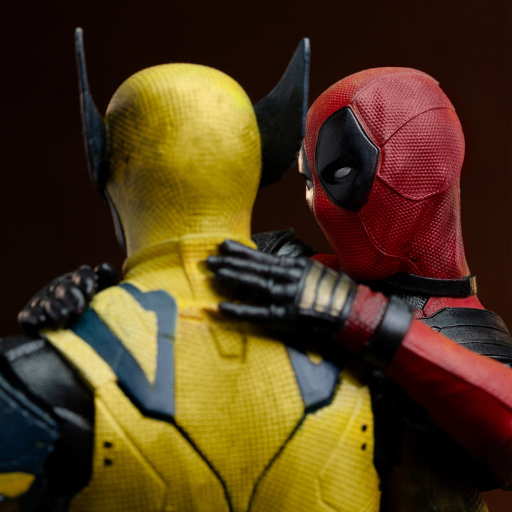 Iron Studios Marvel Deadpool 3 Deadpool & Wolverine 1/10 Deluxe Art Scale Limited Edition Statue *Exclusive