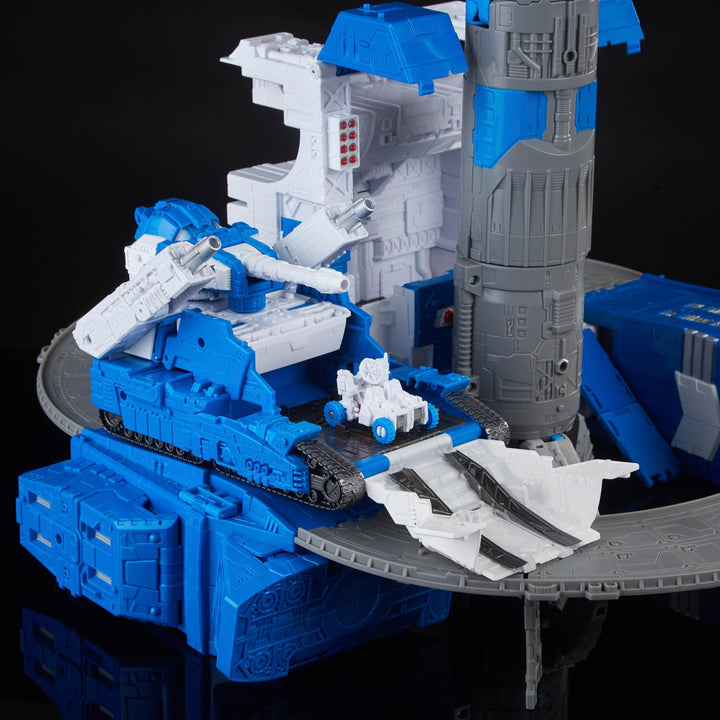 Transformers Generations Selects Titan Class Guardian Robot & Lunar-Tread