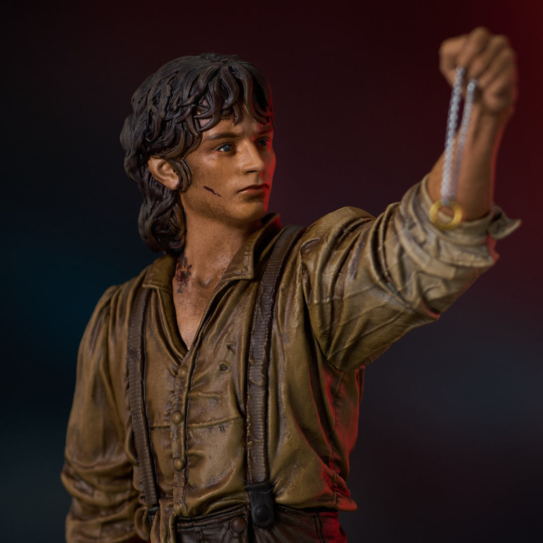 The Lord of the Rings Gallery Frodo Deluxe Figure Diorama