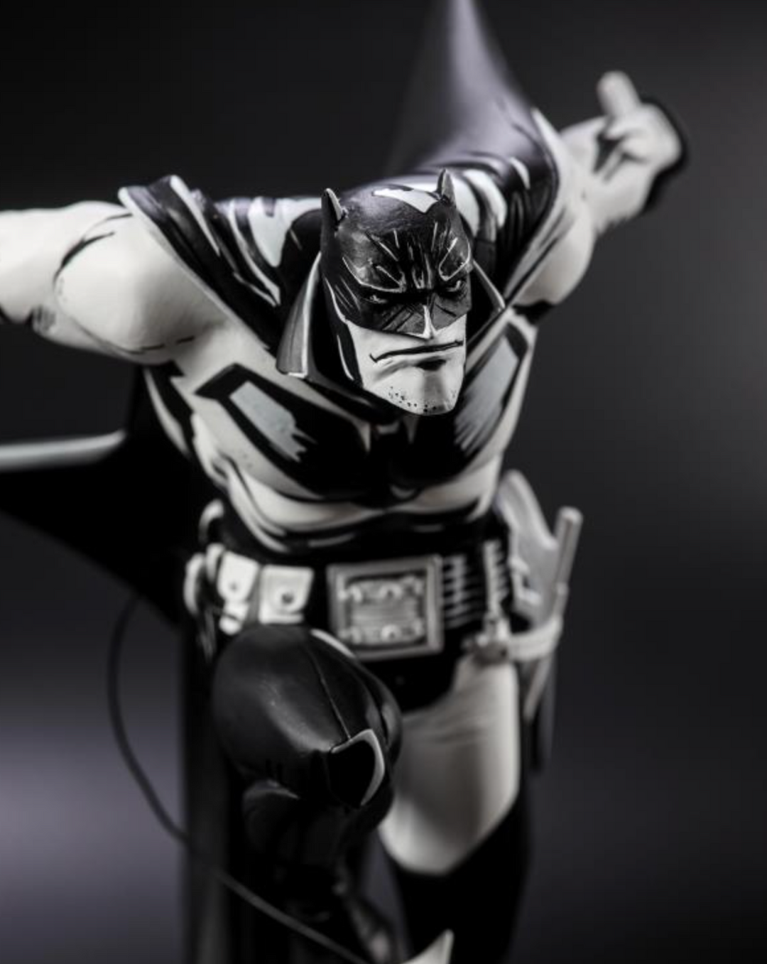 Batman White Knight Batman Black & White Batman (Sean Murphy Sketch Edition) 1/10 Scale Limited Edition Statue