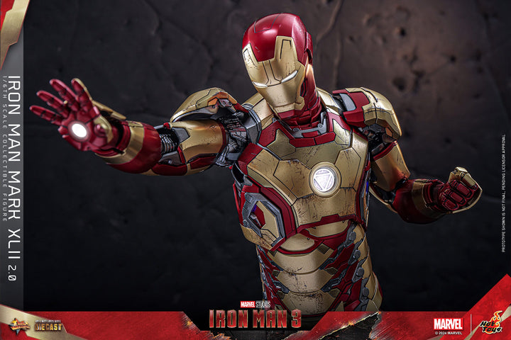 Hot Toys Iron Man 3 Iron Man Mark XLII (2.0) 1/6th Scale Figure