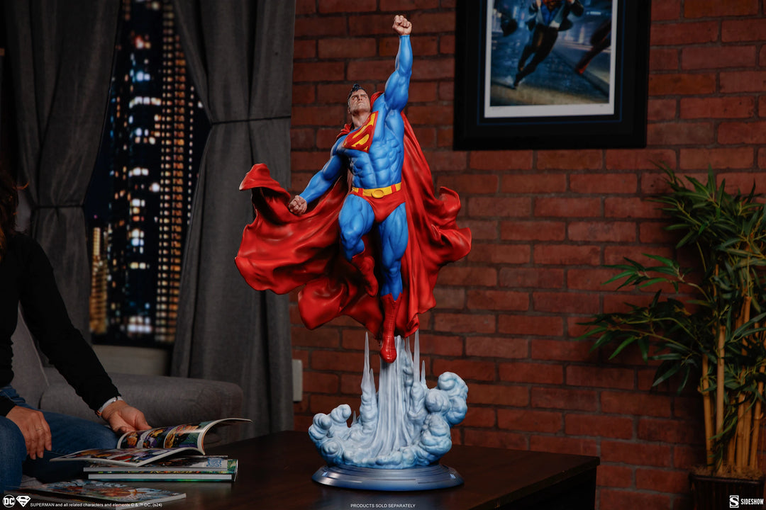 Sideshow DC Comics Premium Format Superman (Soaring) 33" Statue