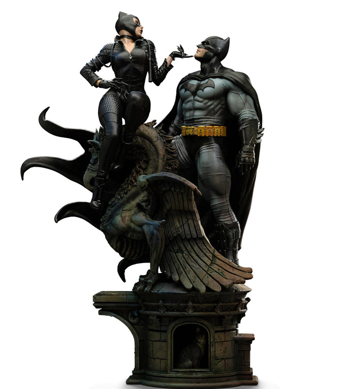 Iron Studios DC Comics Batman and Catwoman 1/6 Scale Limited Edition Diorama