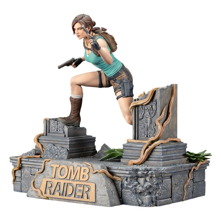 Tomb Raider Lara Croft Statue