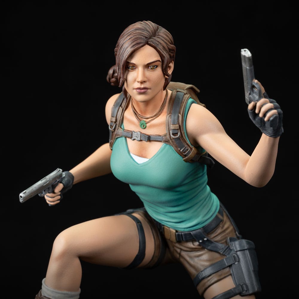 Tomb Raider Lara Croft Statue