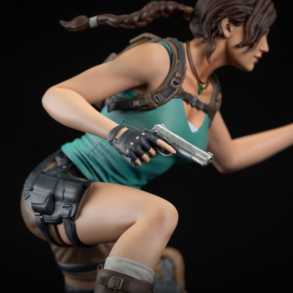 Tomb Raider Lara Croft Statue