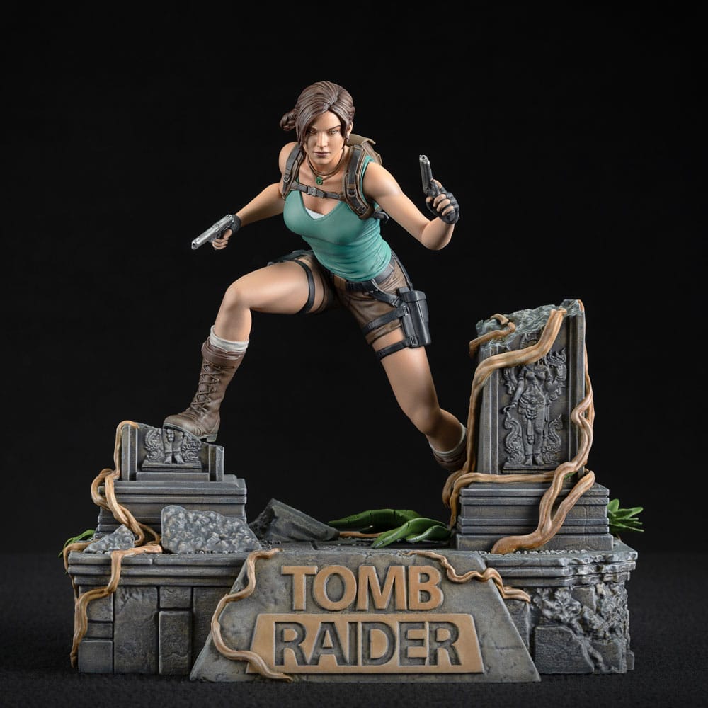 Tomb Raider Lara Croft Statue