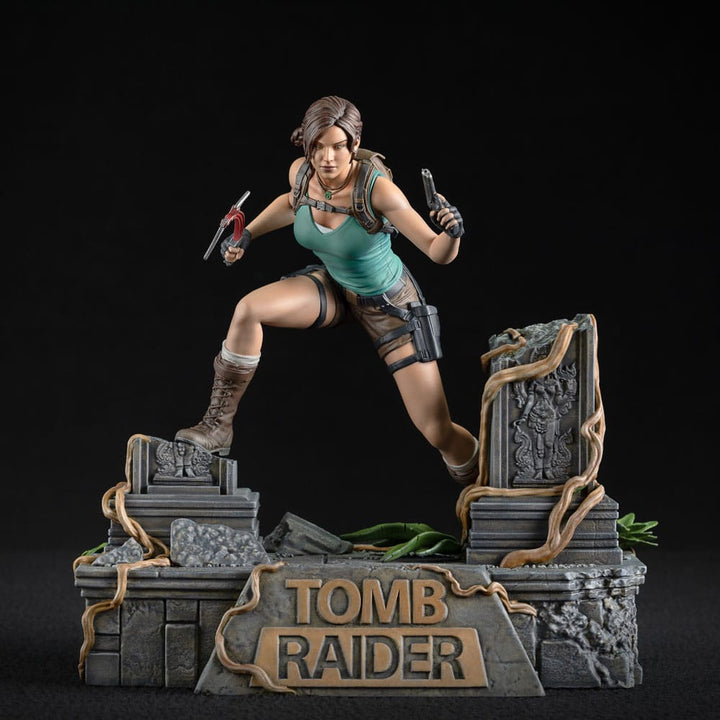 Tomb Raider Lara Croft Statue