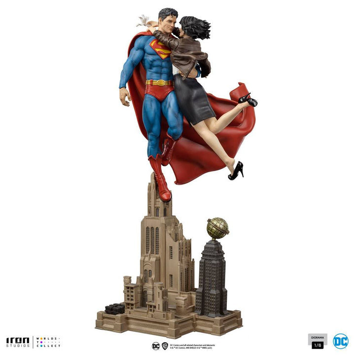 Iron Studios DC Comics Superman and Lois Lane 1/6 Scale Diorama