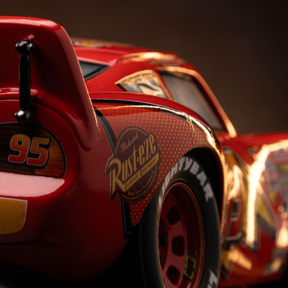 Iron Studios Cars Lightning McQueen 1/10 Art Scale Limited Edition Statue