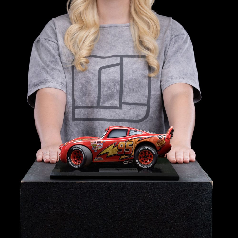 Iron Studios Cars Lightning McQueen 1/10 Art Scale Limited Edition Statue