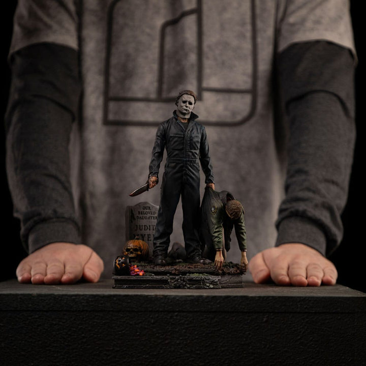 Iron Studios Halloween II Michael Myers 1/10 Deluxe Art Scale Limited Edition Statue