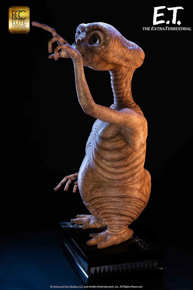 E.T. The Extra-Terrestrial Life-Size Statue E.T