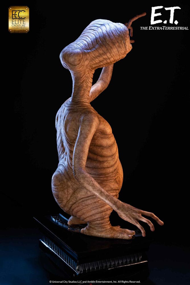 E.T. The Extra-Terrestrial Life-Size Statue E.T