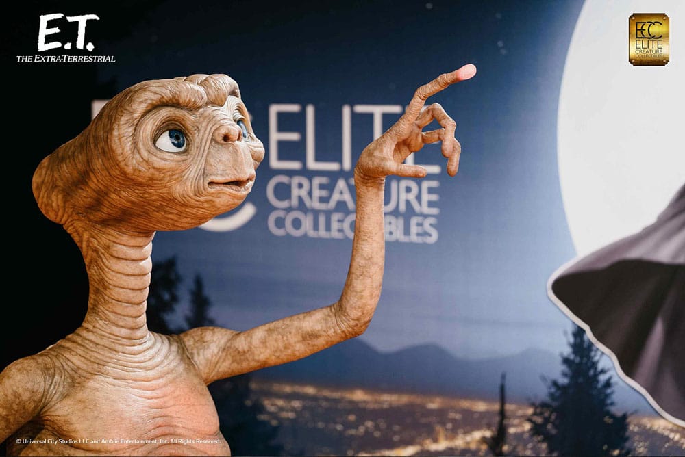 E.T. The Extra-Terrestrial Life-Size Statue E.T