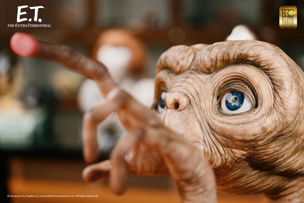 E.T. The Extra-Terrestrial Life-Size Statue E.T