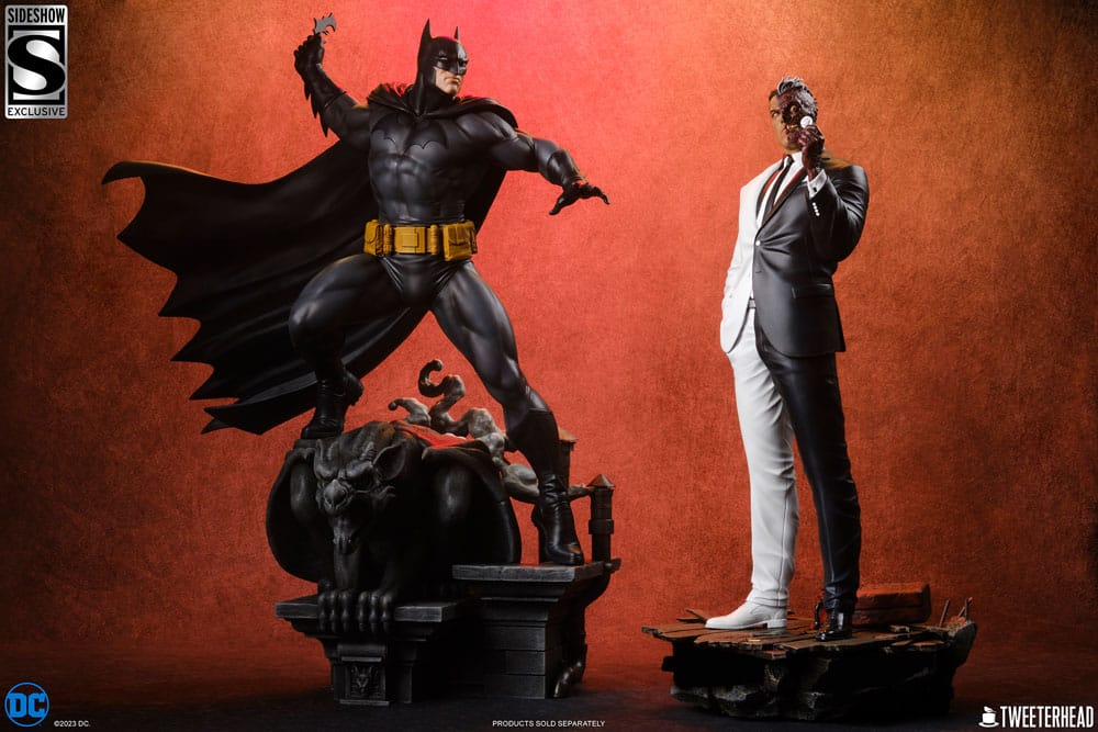 DC Comics Batman (Black and Gray) 1/4 Scale Limited Edition Maquette