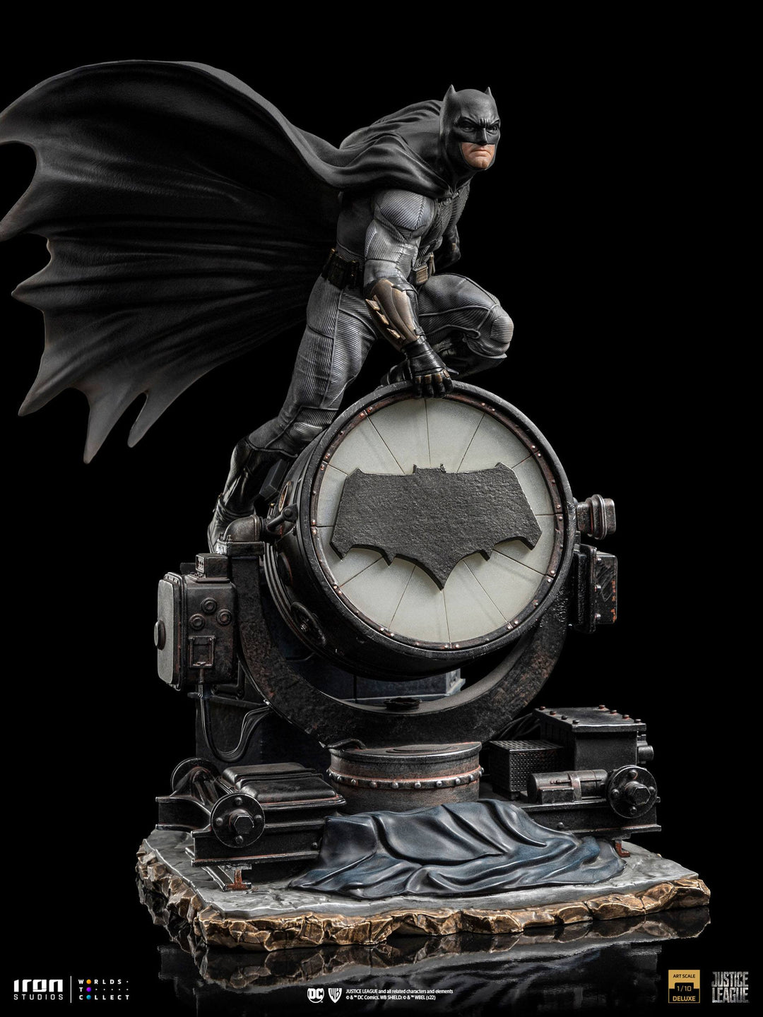 Iron Studios Zack Snyder's Justice League Batman on Bat-Signal 1/10 Deluxe Art Scale Statue
