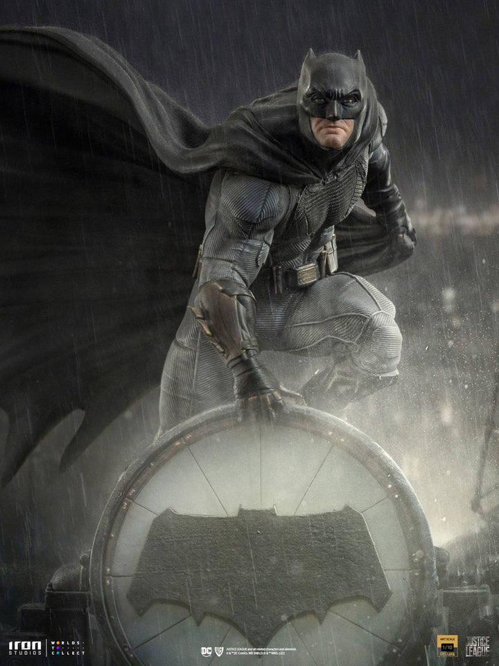 Iron Studios Zack Snyder's Justice League Batman on Bat-Signal 1/10 Deluxe Art Scale Statue