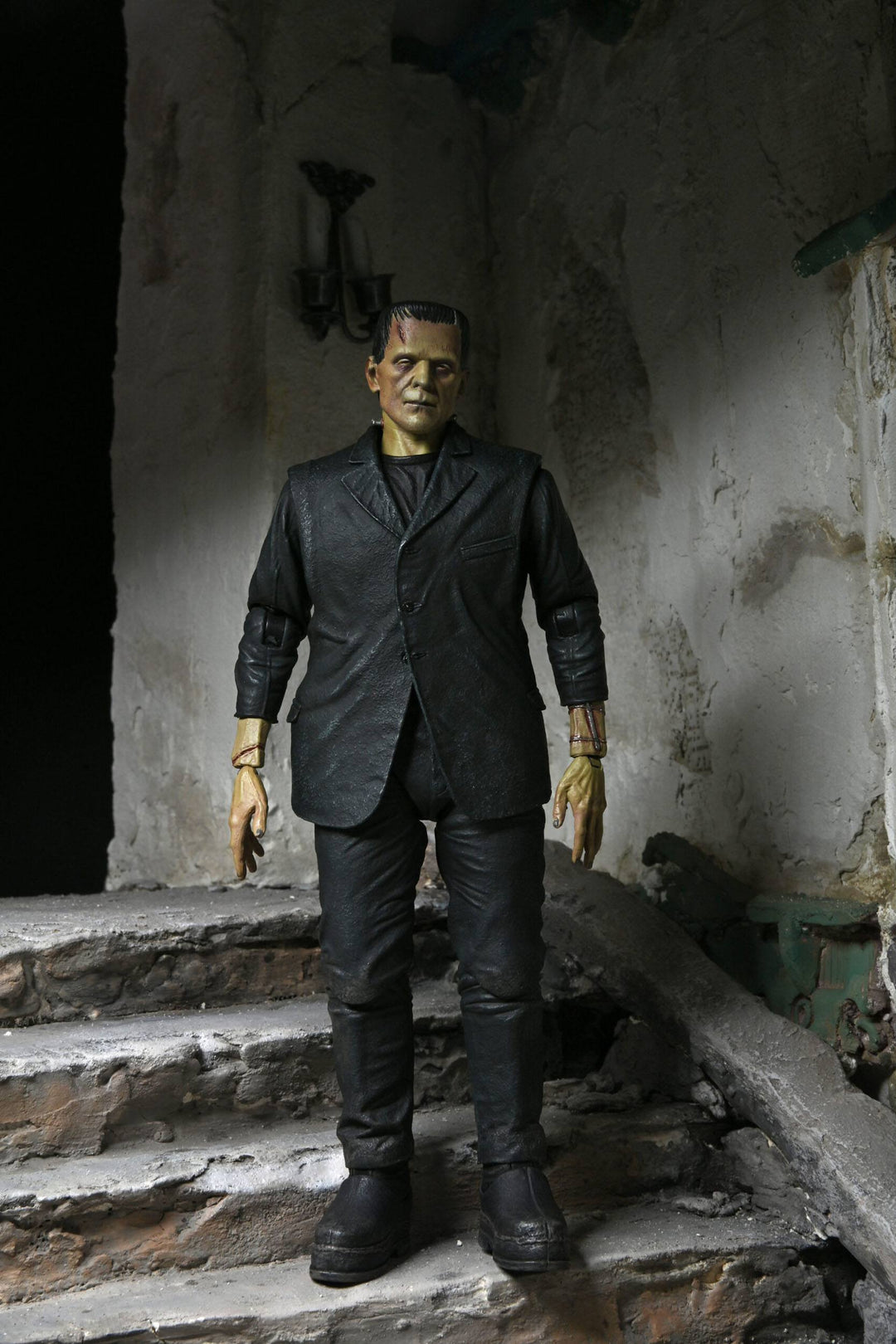 NECA Universal Monsters Ultimate Frankenstein's Monster (Color) 7" Scale Action Figure
